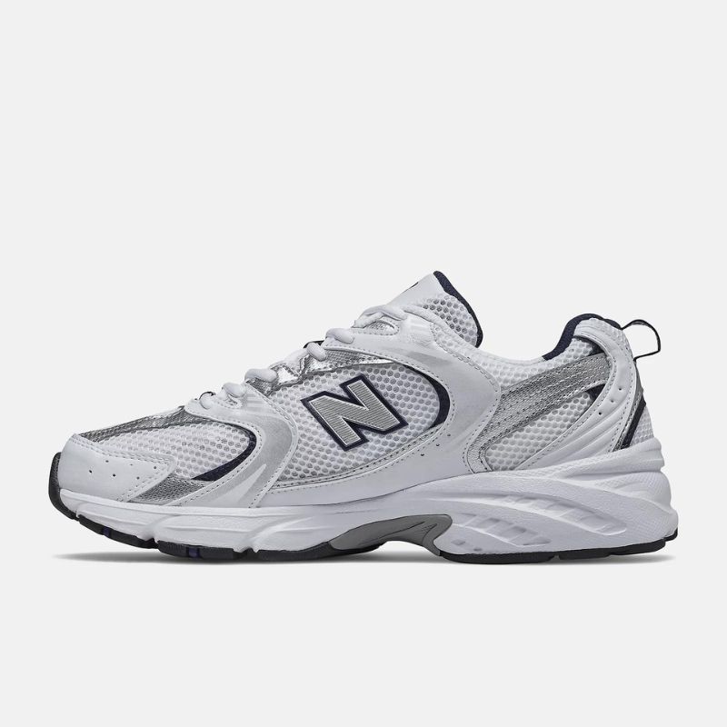 親民小白鞋推介-New Balance 530 銀白色運動鞋