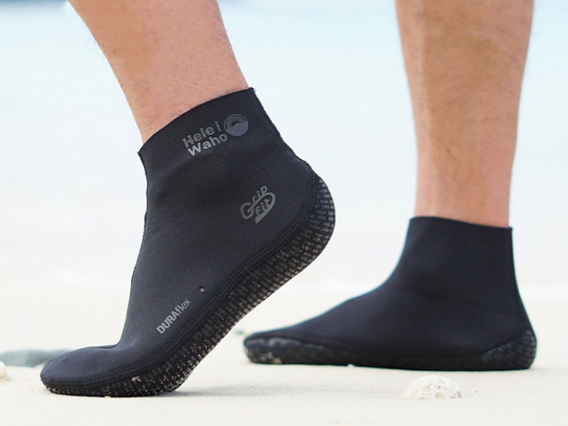 HeleiWaho 1.5mm thermal neoprene diving socks with anti-slip sole for snorkeling and surfing