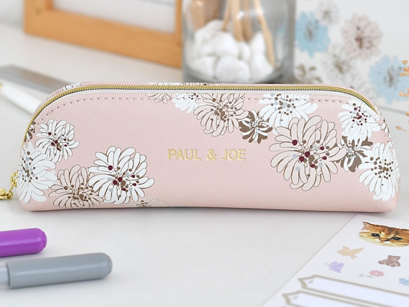 PAUL & JOE compact pencil case featuring classic chrysanthemum floral print and gold zipper, elegant stationery for students.