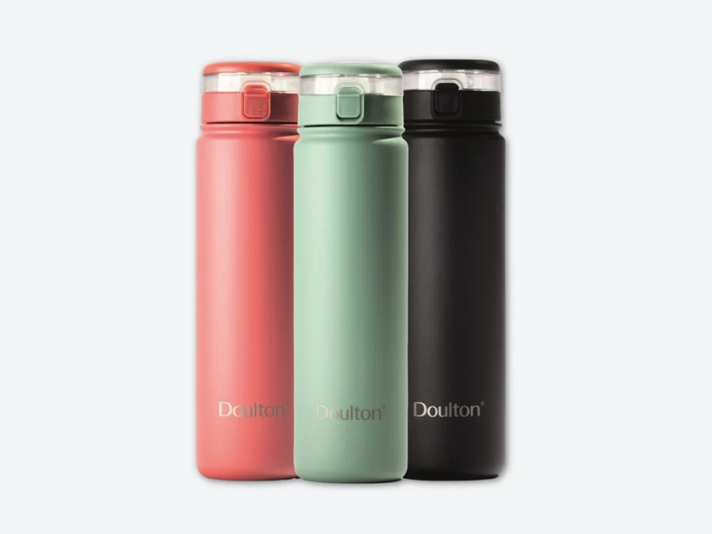 Doulton 580ml stainless steel insulated water bottle with a built-in filter and an integrated carry handle.